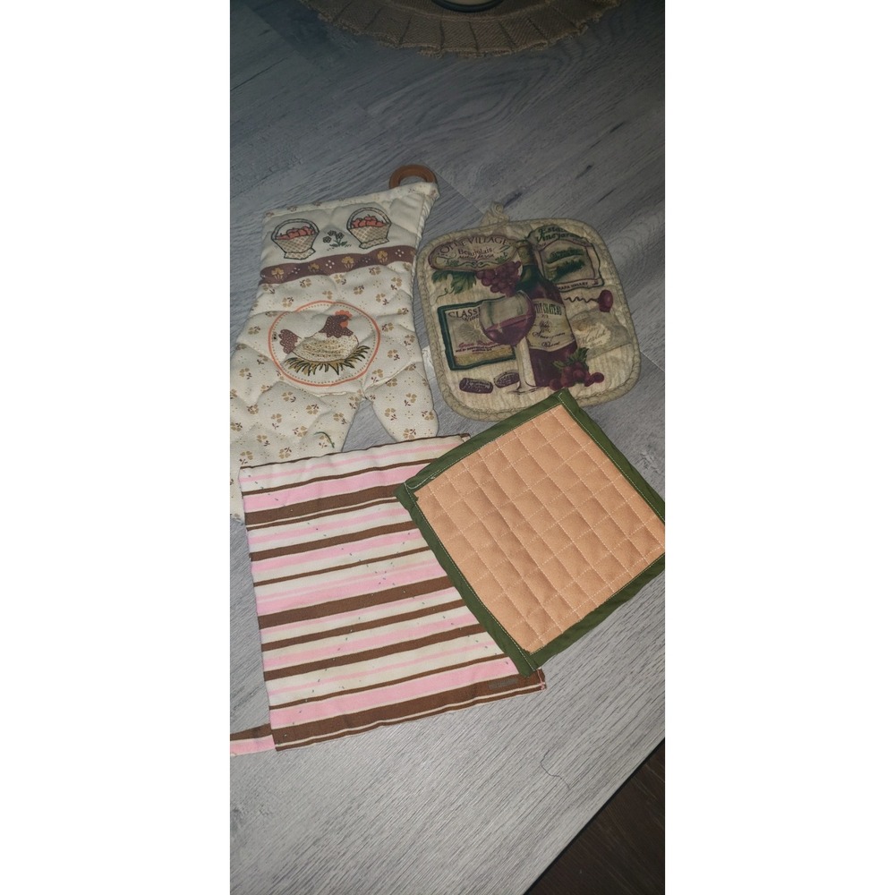 Vintage Style Kitchen Set Oven Mitt and Potholders Hen Wine Floral 4pc Mixed Lot